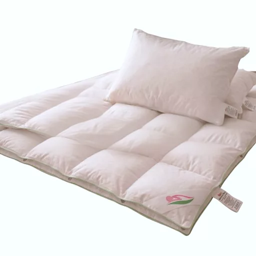 90-100% down content 90 x 130 children’s summer down duvet
